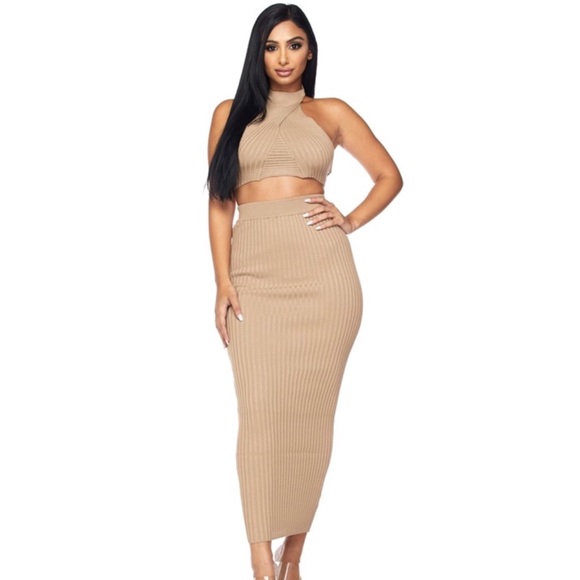 Dresses & Skirts - 🚨Last One Nude High Waist Skirt
